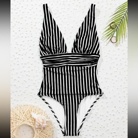 Striped Ruched One Piece Swimsuit - Picture 6 of 6